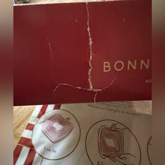 New in Box. Collapsible fruit bowl. No fruit included - Picture 5 of 14